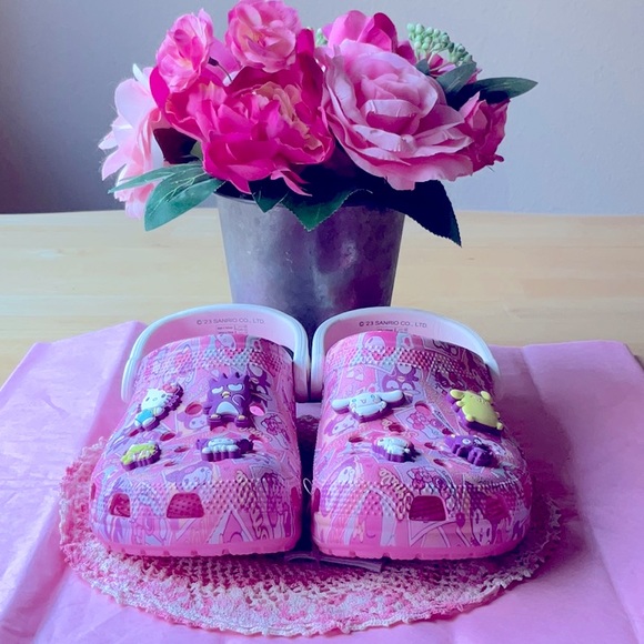 π±ππ± CROCS HELLO KITTY  CLOGS π±ππ± - Picture 1 of 16